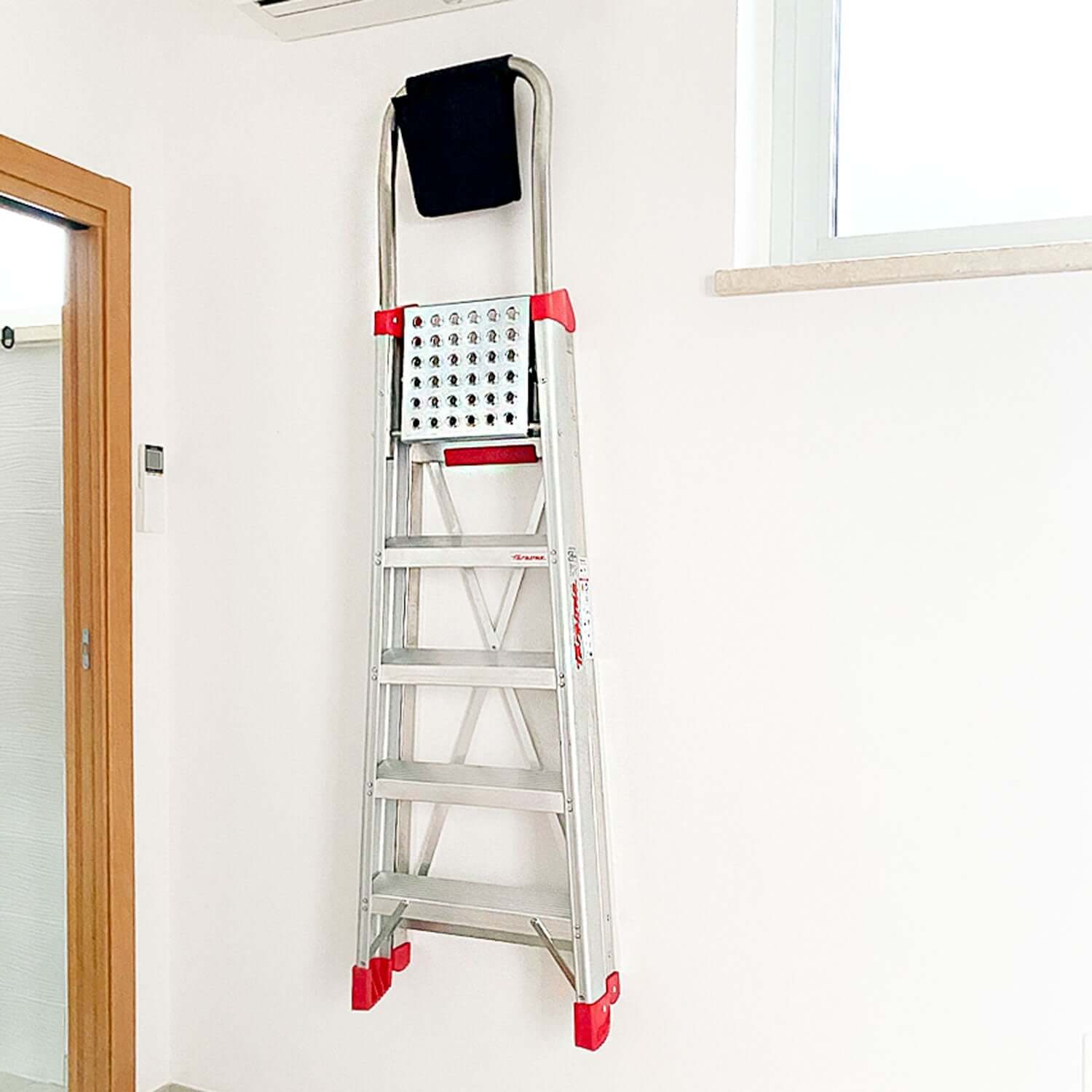 DOMUS4 | DOMUS | Escalera profesional con peldaños cómodos Peldaños 4