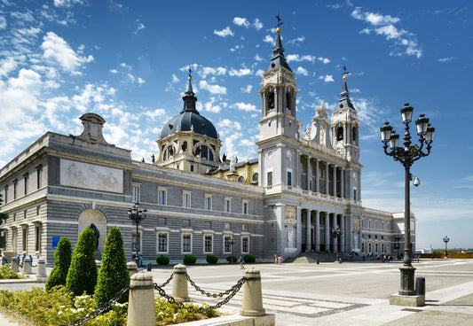 Mantenimiento de la Catedral de la Almudena: Madrid