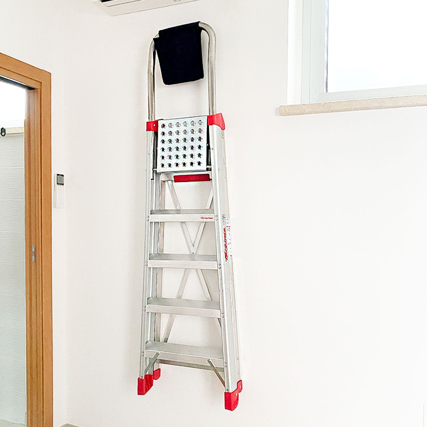 DOMUS4 | DOMUS | Escalera profesional con peldaños cómodos Peldaños 4